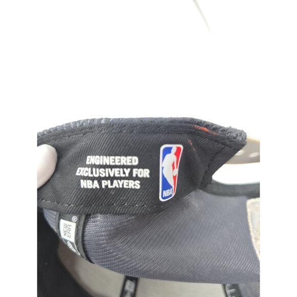 New Era 9FIFTY Cleveland Cavaliers FOX CAVS Snapback Black Mesh NBA Hat - Picture 7 of 8